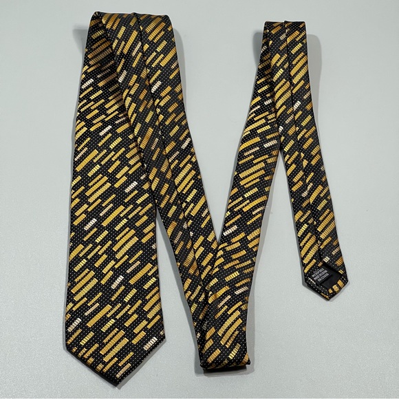 Vitarelli Italy Microfiber Men's Neck Tie Geometric Pattern in Black & Yellow - Picture 4 of 6